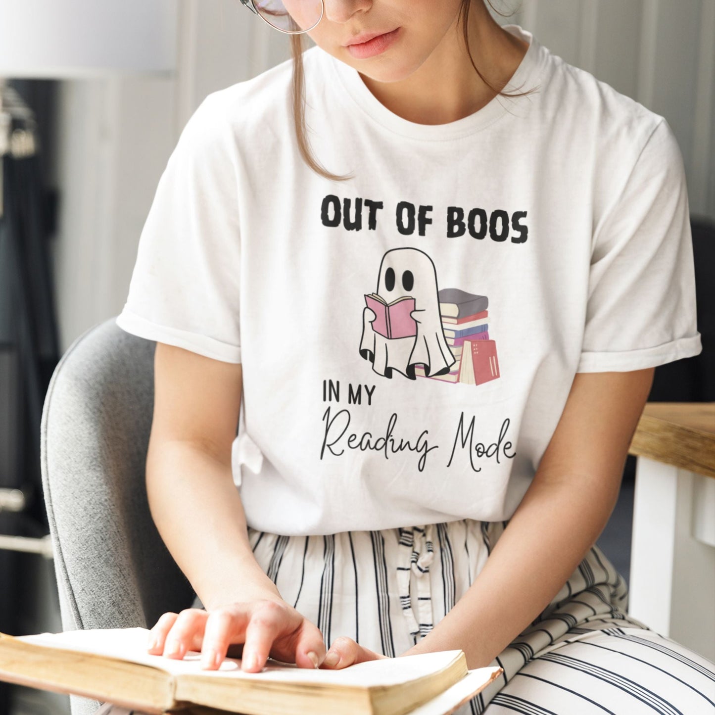 Ghost T-Shirt for Book Lovers - Out of Boos in My Reading Mode - Boo and Bewear